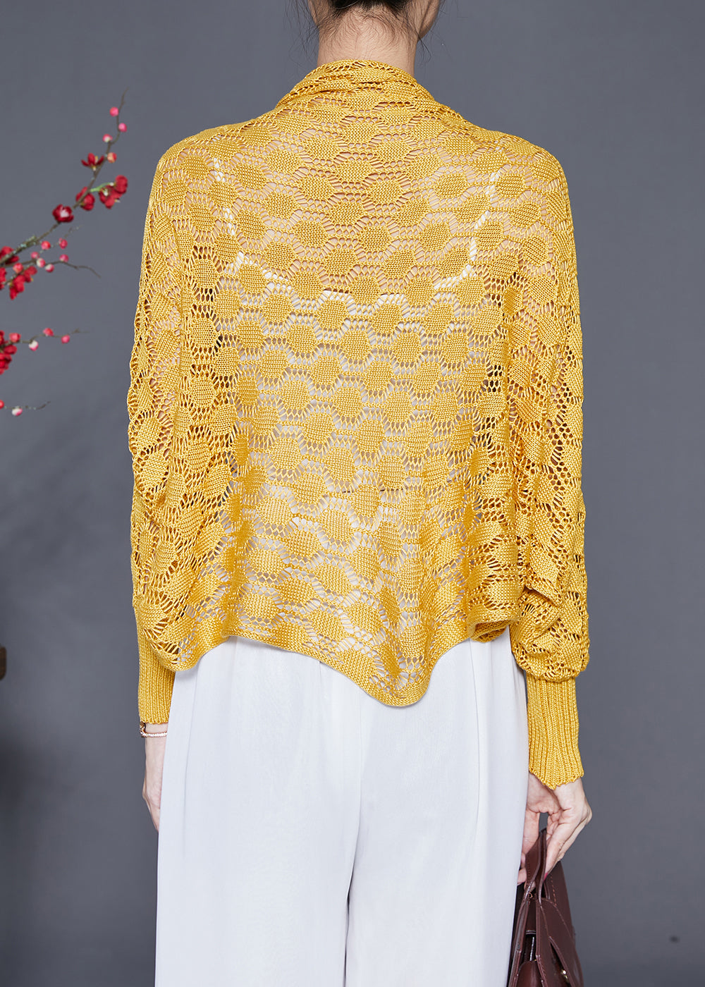 Well Tailored Cardigan with a Graceful Silhouette