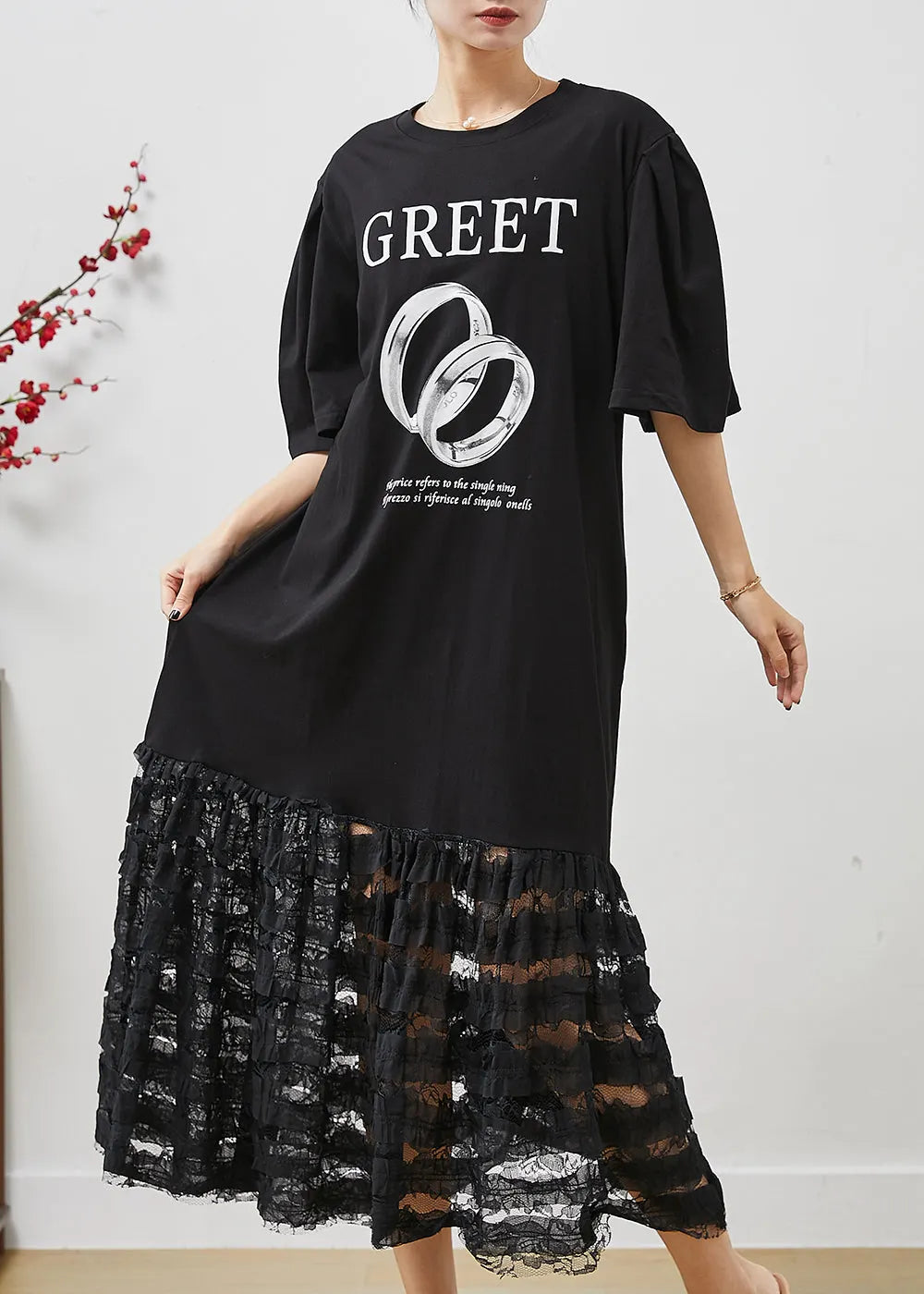 Beautifully Finished Dress in a Timeless Design