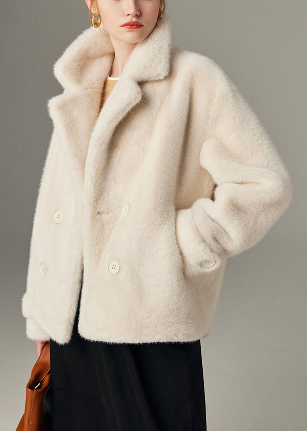 Elegantly Styled Coat for Everyday Wear