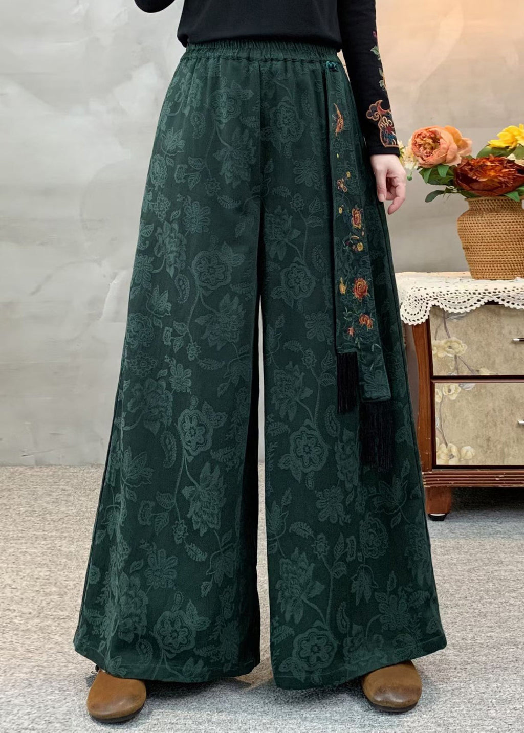 Elegantly Styled Pants for Everyday Wear