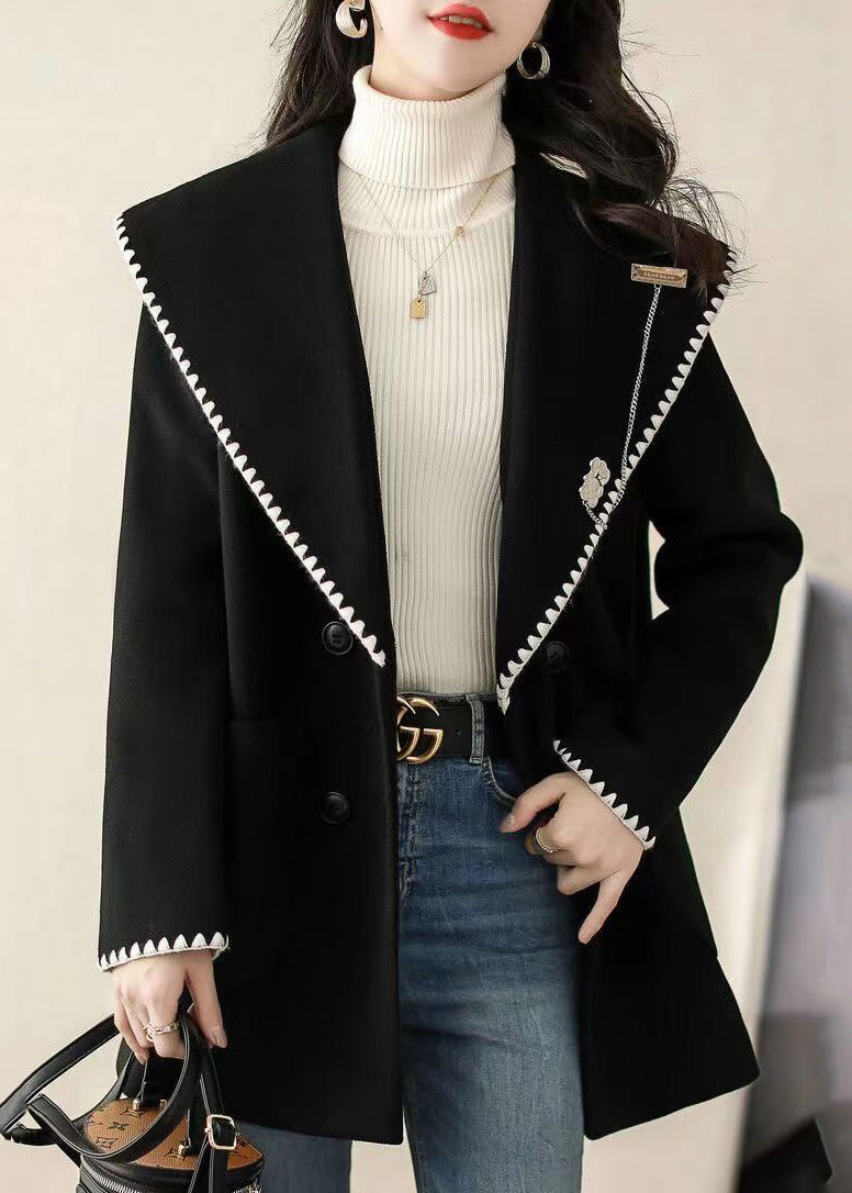 Effortlessly Elegant Coat with a Timeless Design