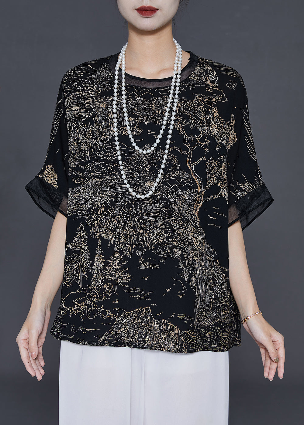 Beautifully Crafted Blouse in a Classic Style