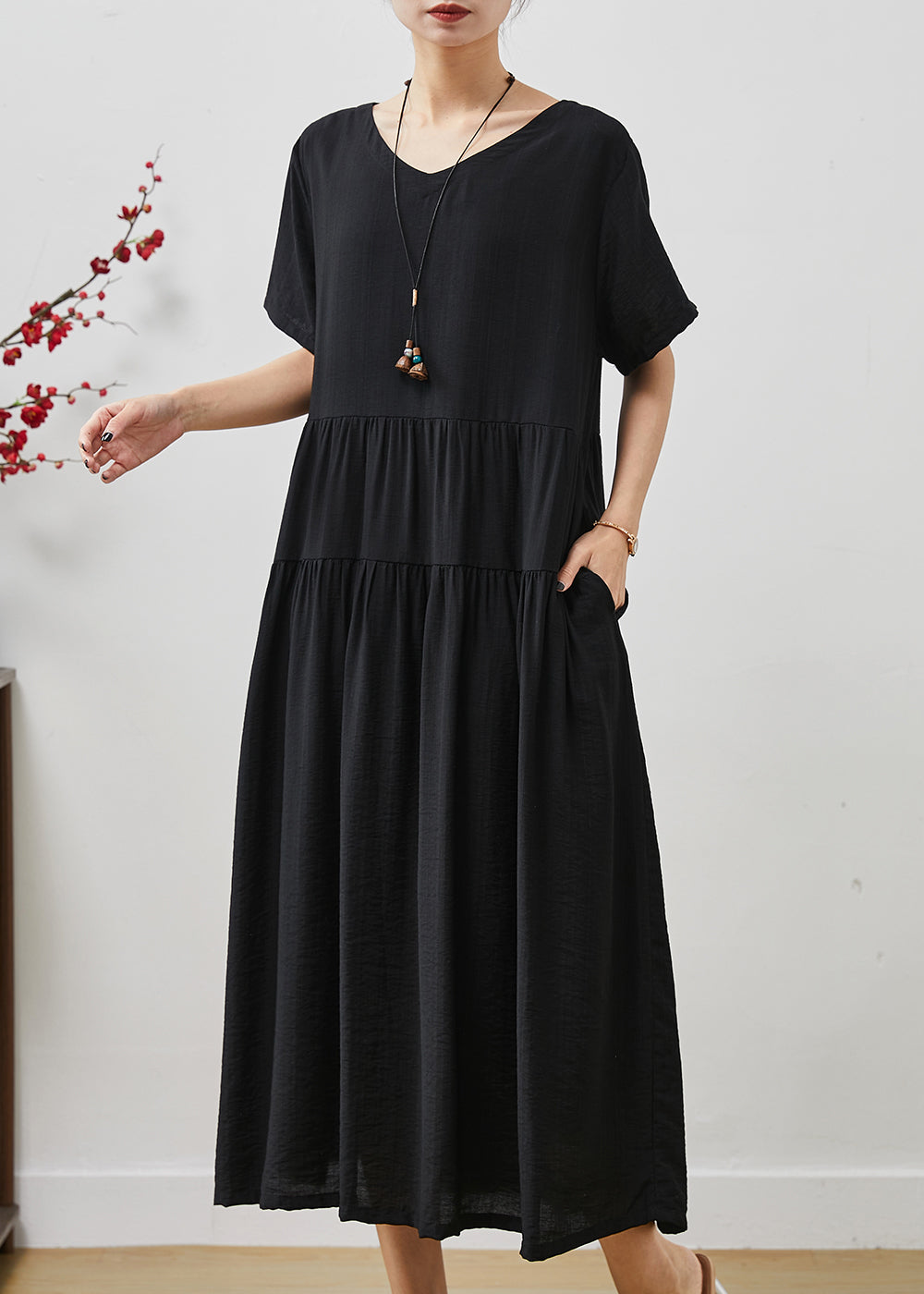 Beautifully Finished Dress in a Timeless Design