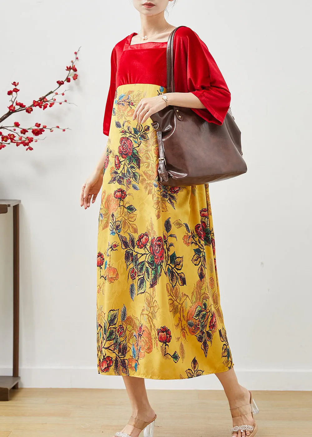 Beautifully Finished Dress in a Timeless Design