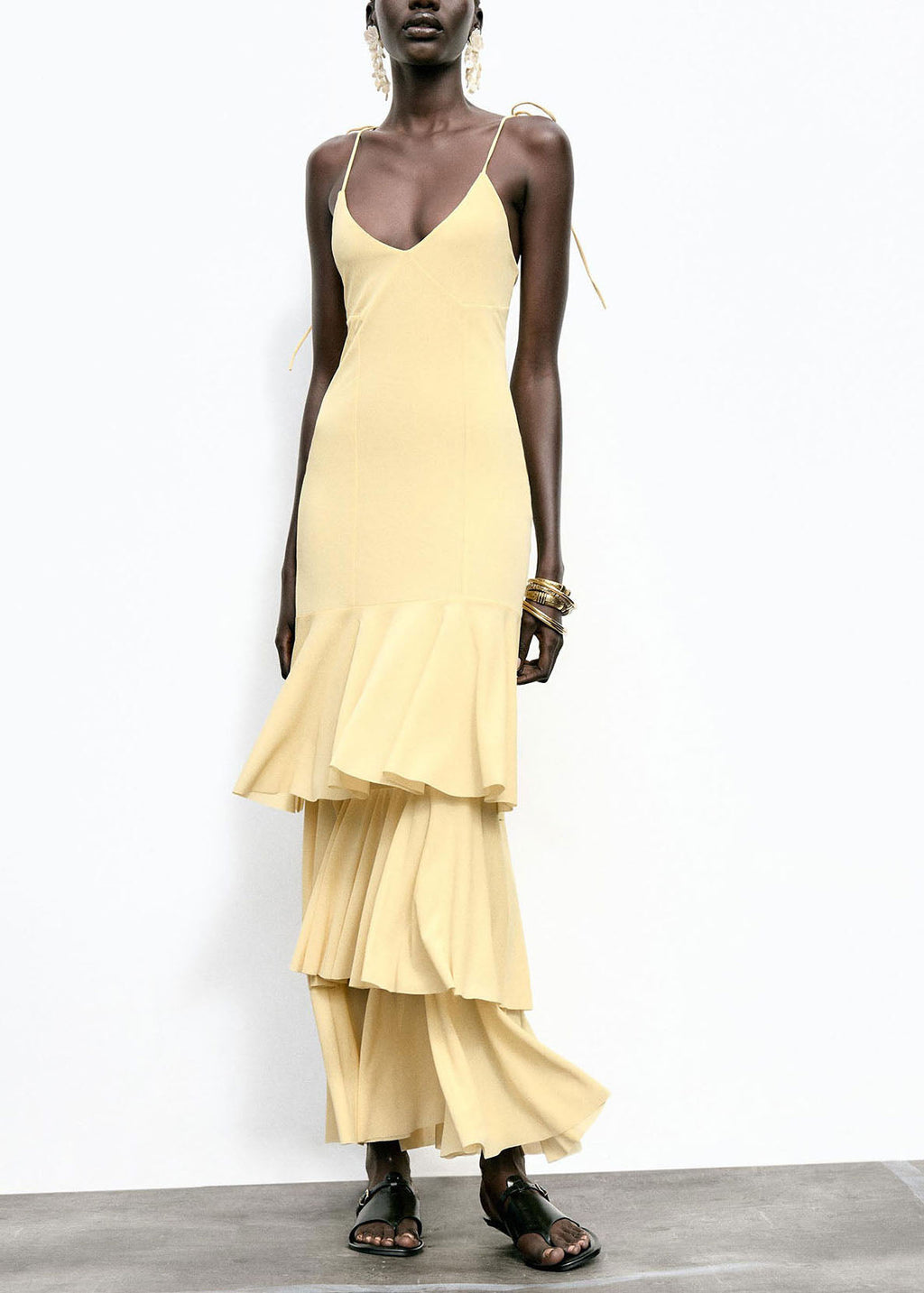 Gracefully Styled Dress for Any Occasion