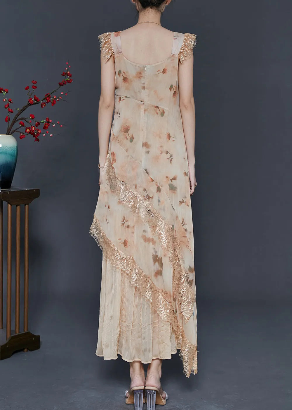 Well Tailored Dress with a Graceful Silhouette