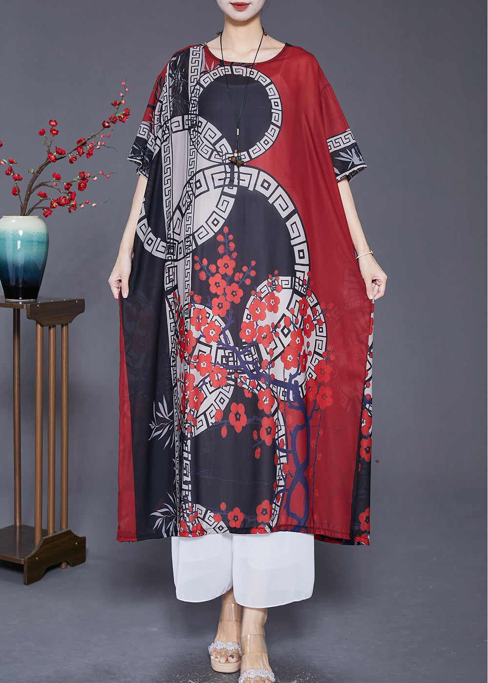 Beautifully Finished Dress in a Timeless Design