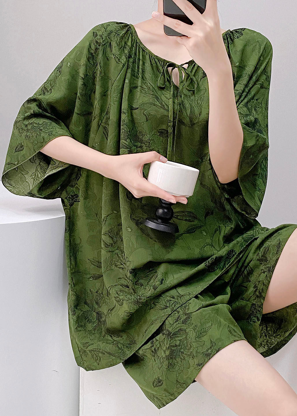 Effortlessly Elegant Top with a Timeless Design