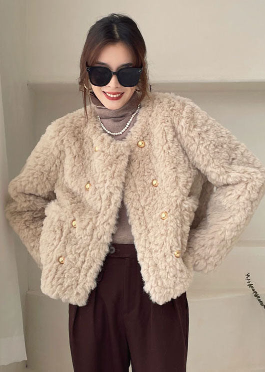 Beautifully Finished Coat in a Timeless Design