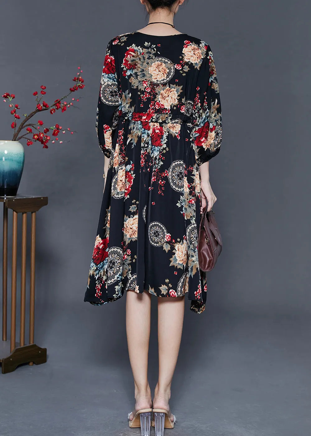 Effortlessly Elegant Dress with a Timeless Design