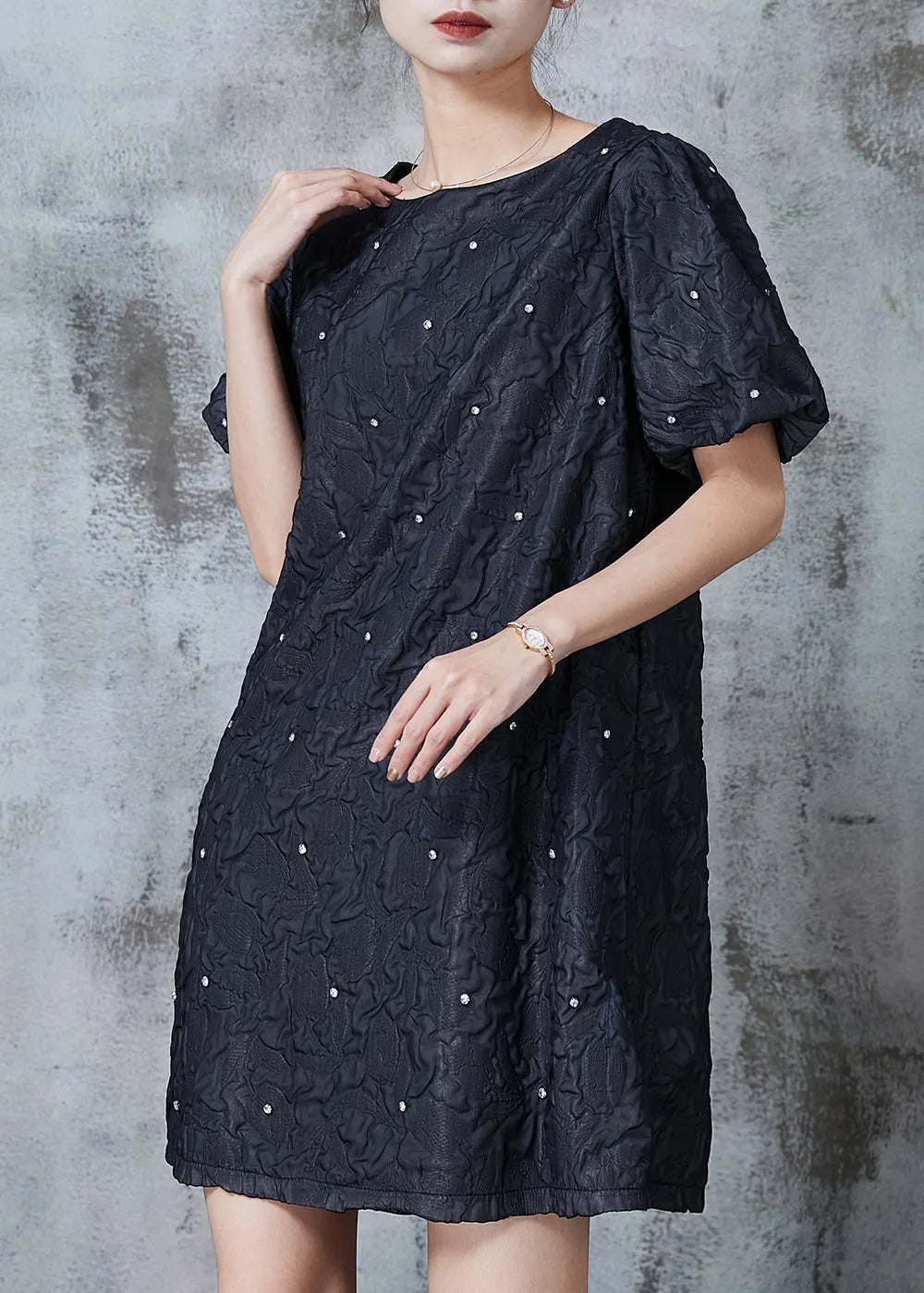 Effortlessly Elegant Dress with a Timeless Design