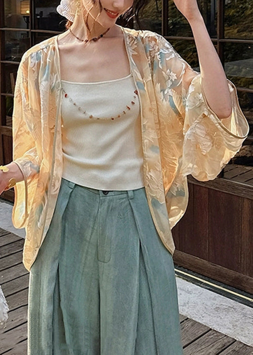 Well Tailored Coat with a Graceful Silhouette
