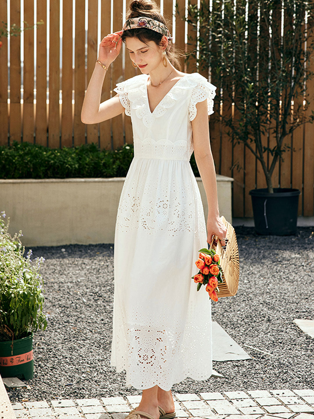 Effortlessly Elegant Dress with a Timeless Design