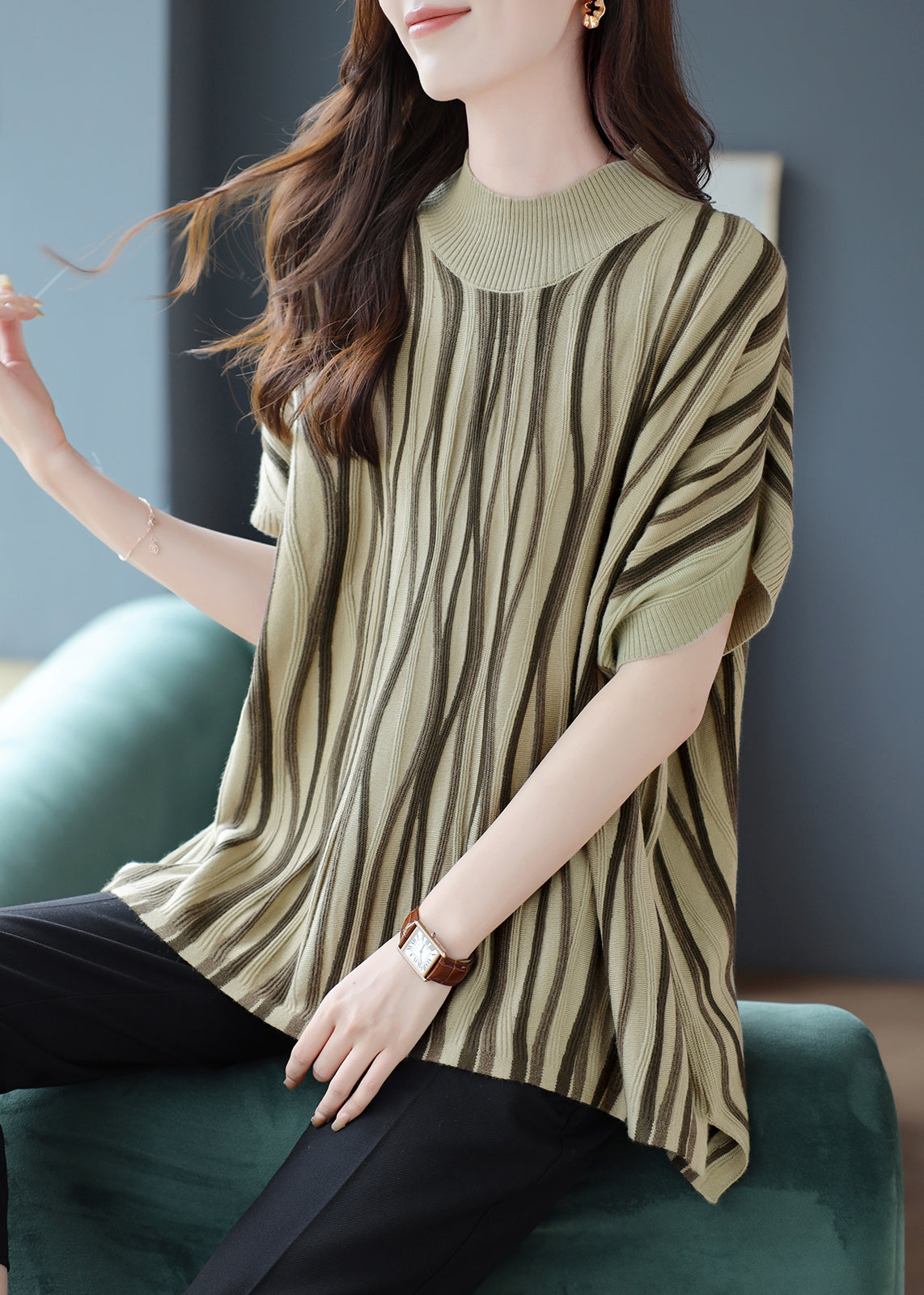 Well Tailored Sweater with a Graceful Silhouette