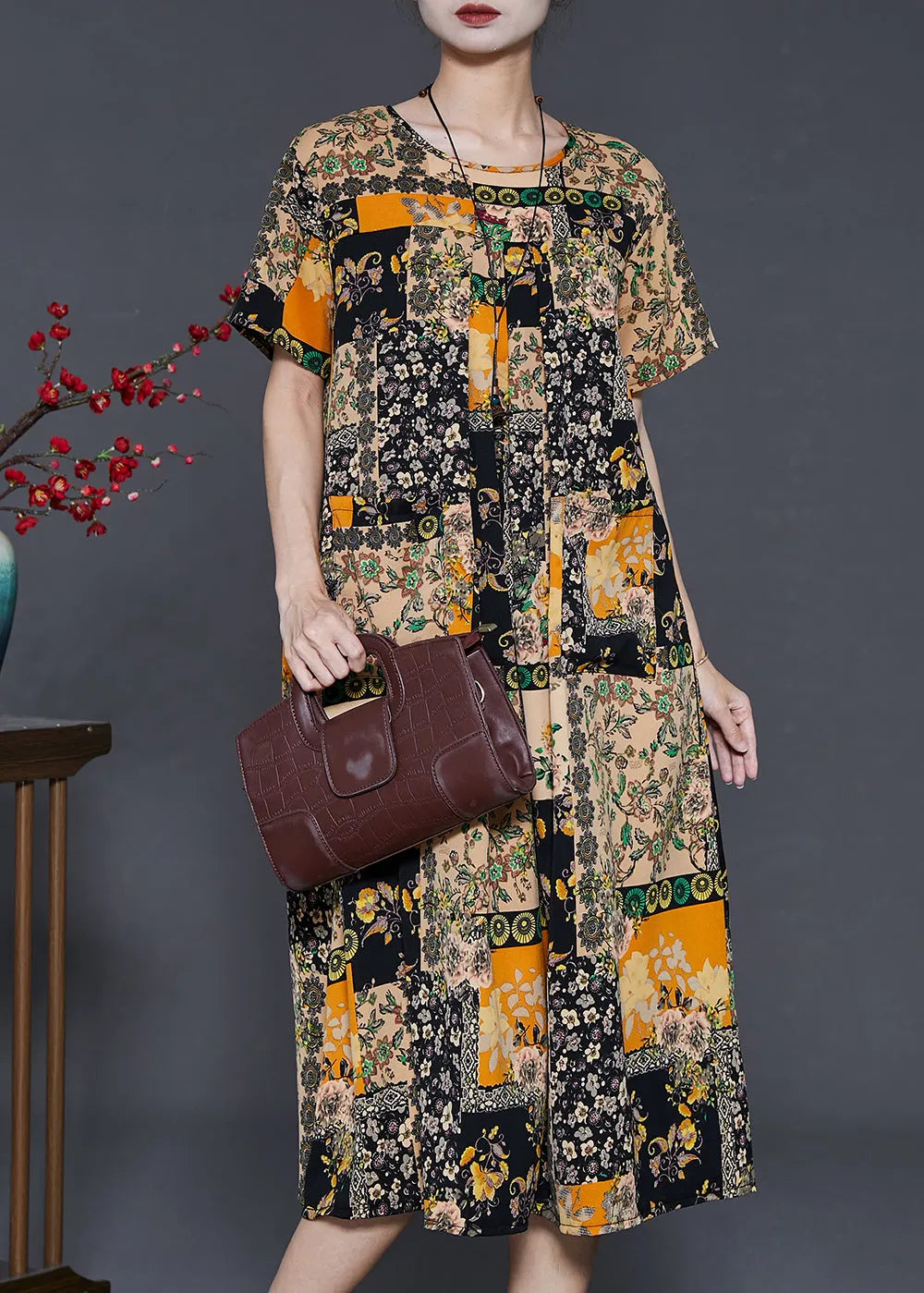 Effortlessly Elegant Dress with a Timeless Design