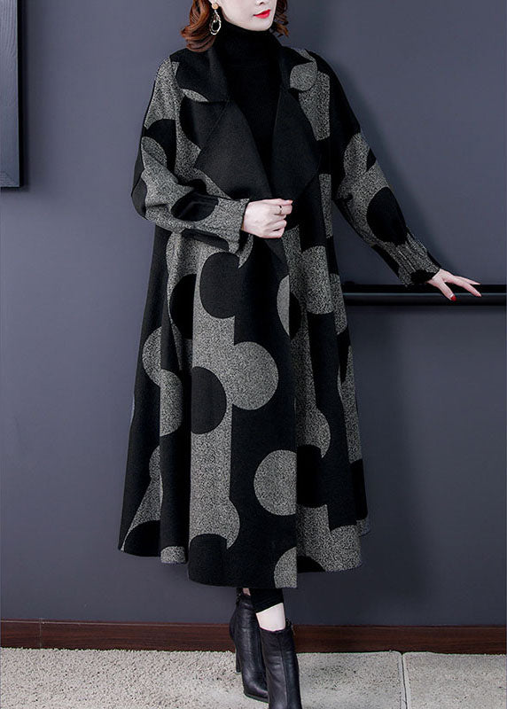 Well Tailored Coat with a Graceful Silhouette