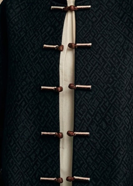 Beautifully Finished Coat in a Timeless Design