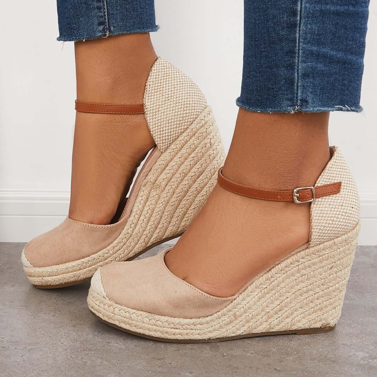 Chic Orthopedic Sandals with Unique Design