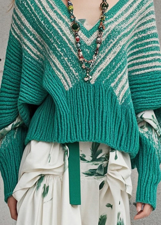 Effortlessly Elegant Sweater with a Timeless Design