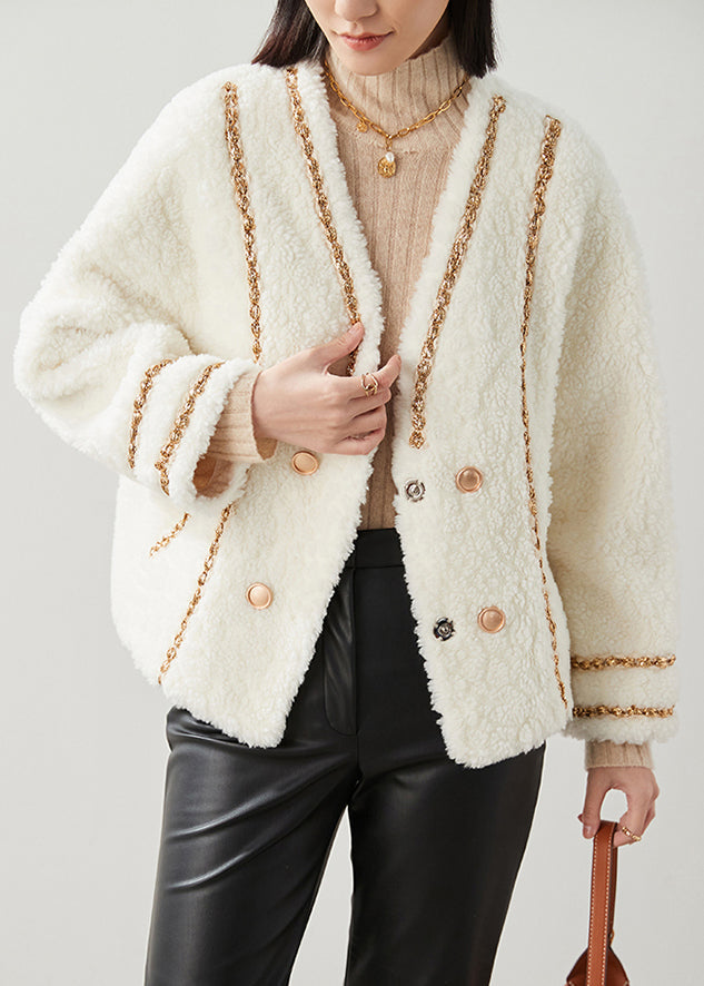 Well Tailored Coat with a Graceful Silhouette