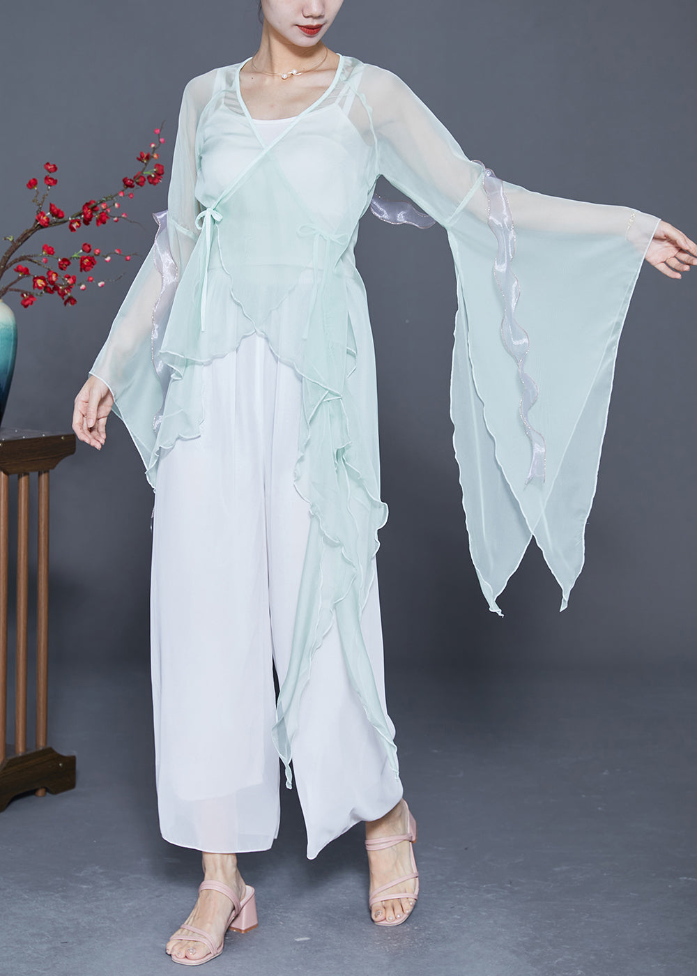 Beautifully Finished Top in a Timeless Design