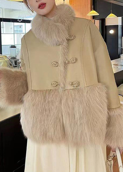 Well Tailored Coat with a Graceful Silhouette