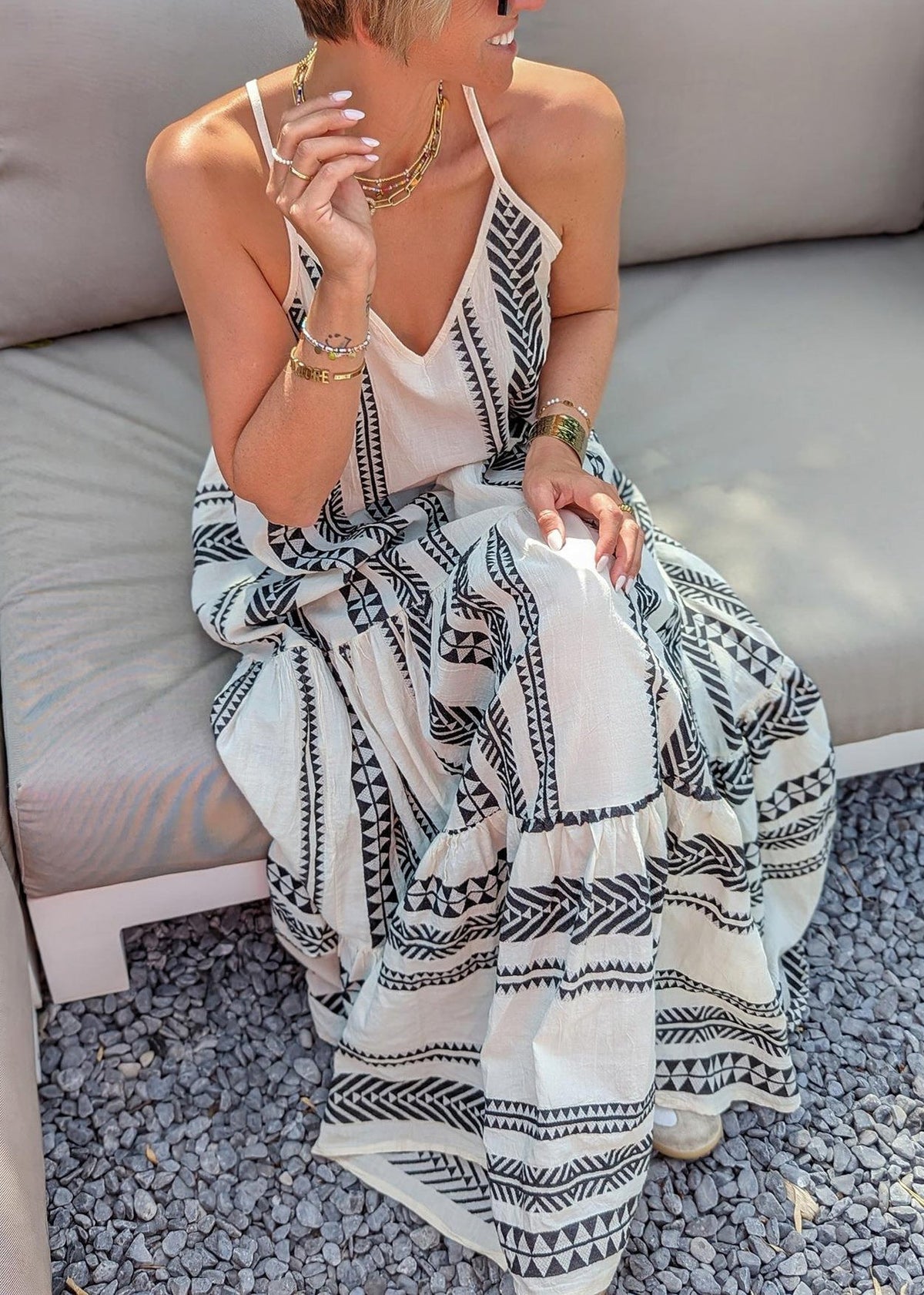 Effortlessly Elegant Dress with a Timeless Design