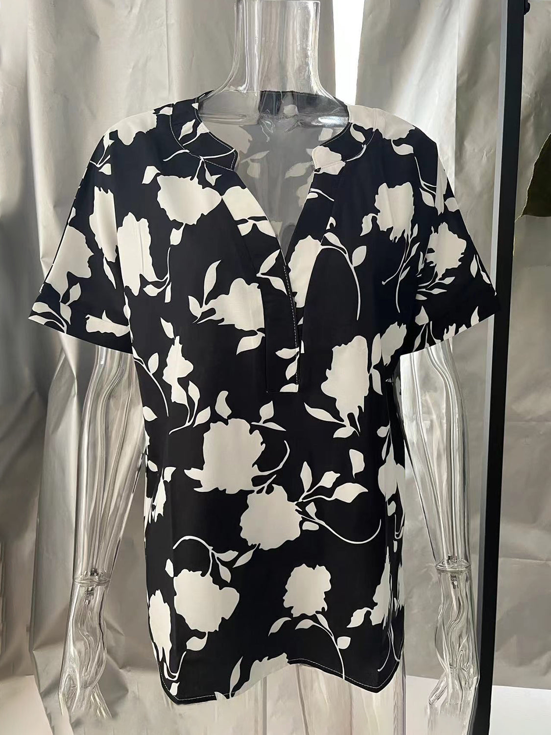 Beautifully Finished Blouse in a Timeless Design