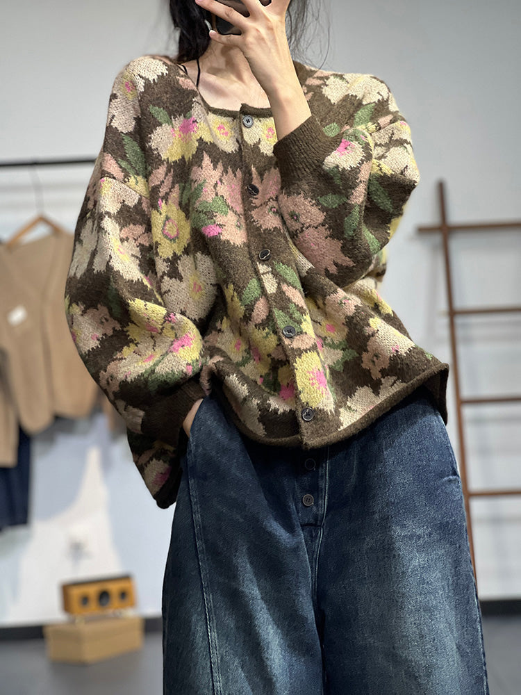 Classic Vintage Sweater with a Flattering Fit