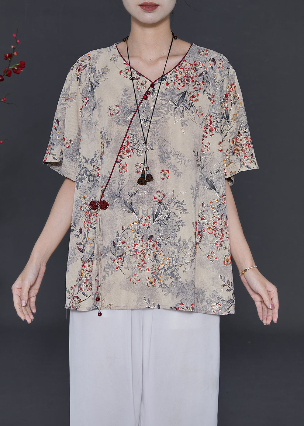 Effortlessly Elegant Blouse with a Timeless Design
