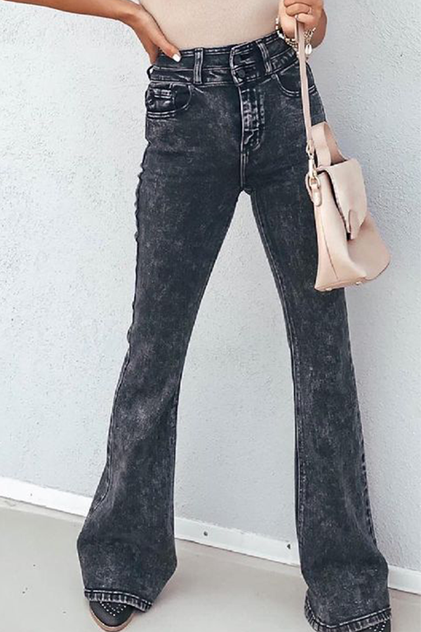 Effortlessly Elegant Pants with a Timeless Design
