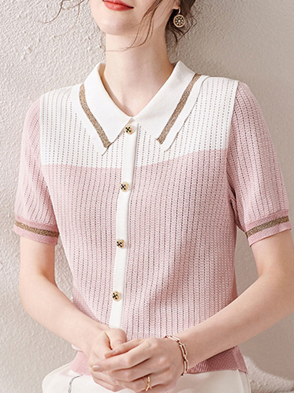 Classic Vintage Sweater with a Flattering Fit