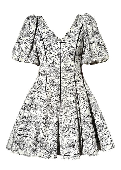 Effortlessly Elegant Dress with a Timeless Design