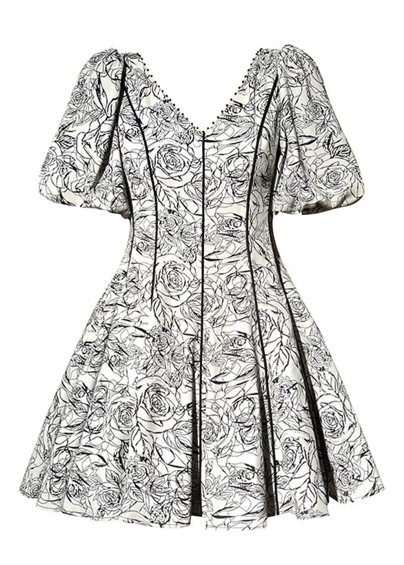 Effortlessly Elegant Dress with a Timeless Design