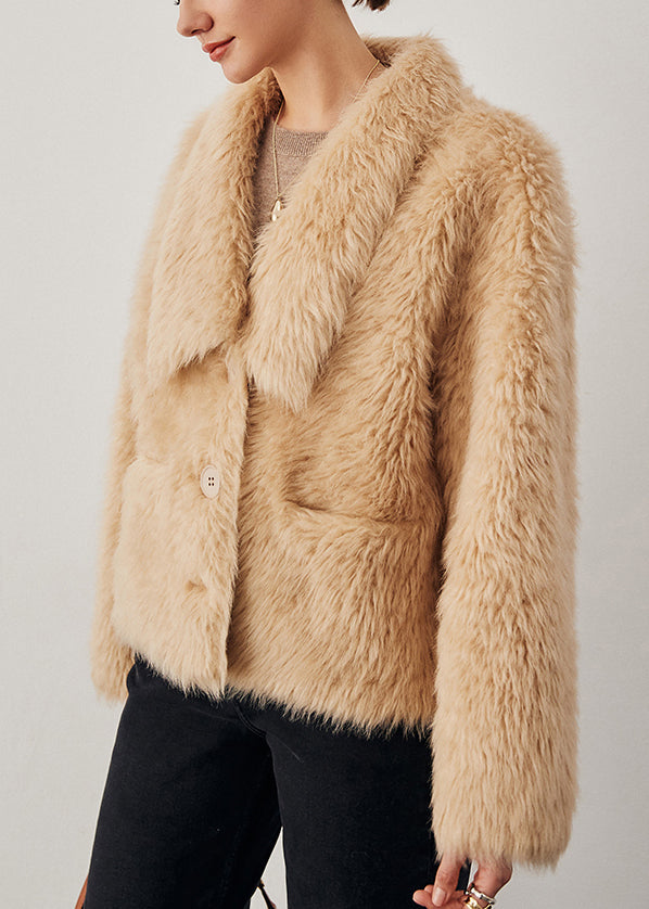 Beautifully Finished Coat in a Timeless Design