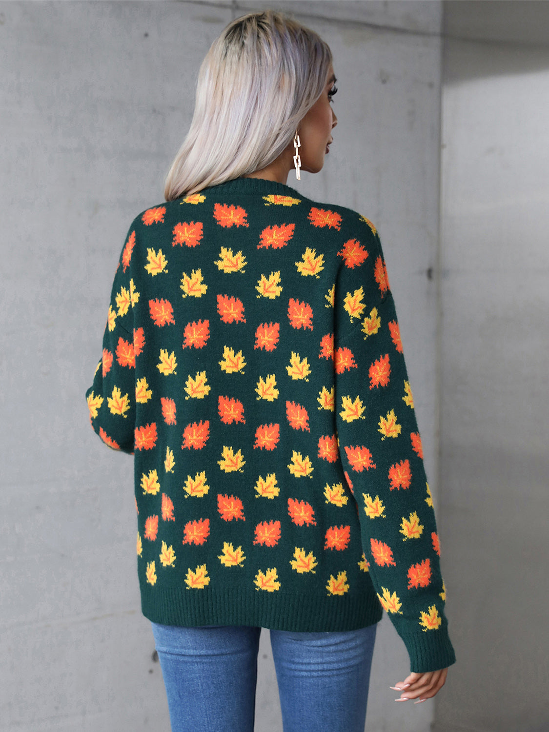 Well Tailored Sweater with a Graceful Silhouette