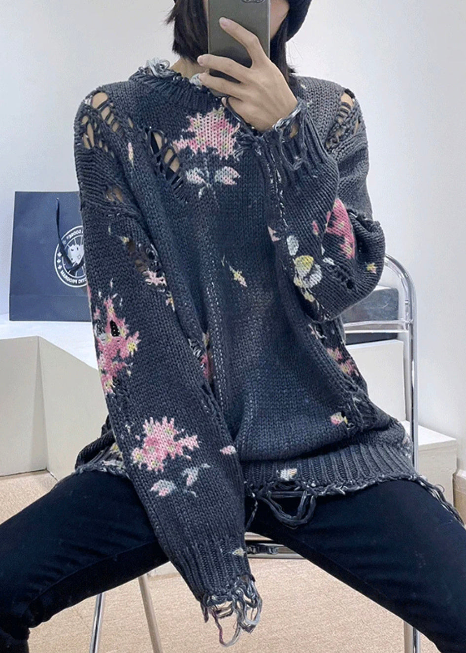 Well Tailored Sweater with a Graceful Silhouette