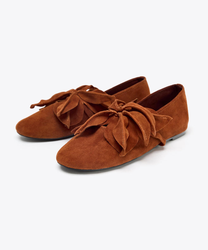 Chic Orthopedic Flats with Unique Design