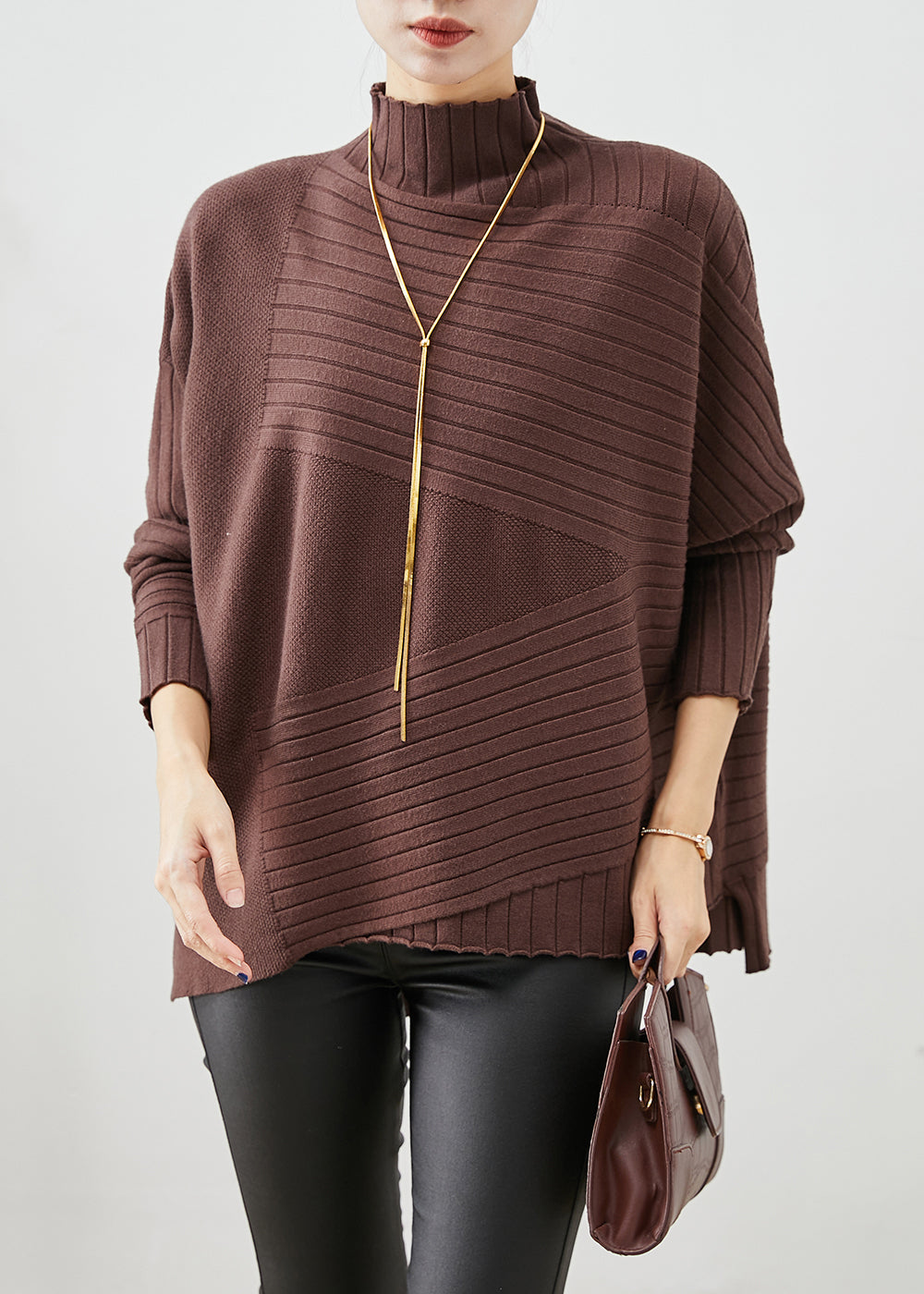 Well Tailored Sweater with a Graceful Silhouette