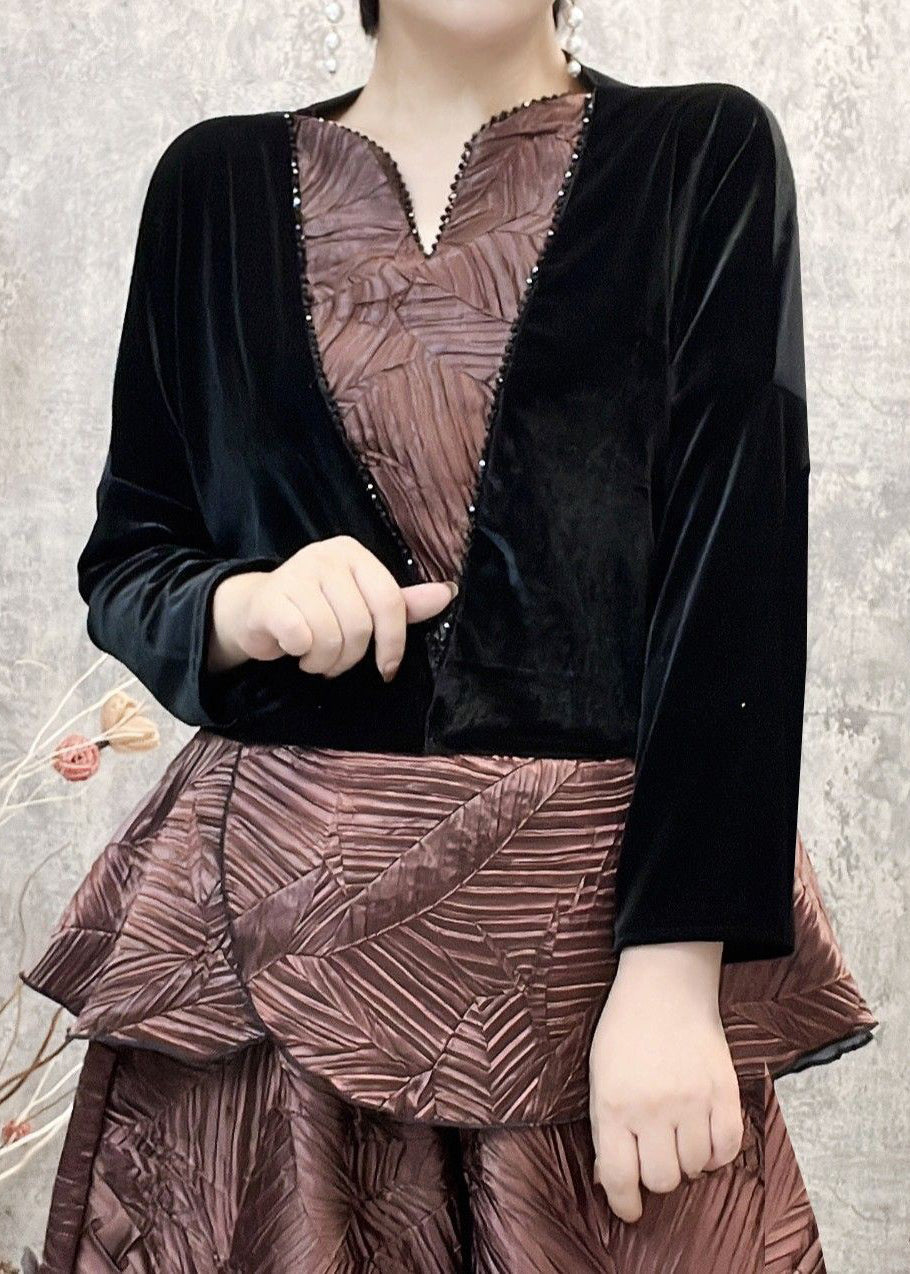 Effortlessly Elegant Top with a Timeless Design