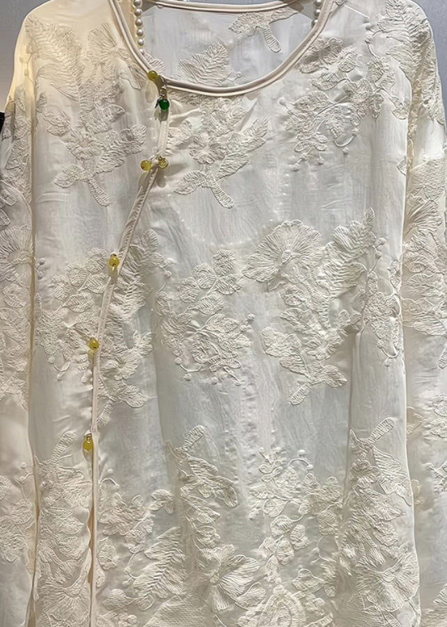 Effortlessly Elegant Top with a Timeless Design