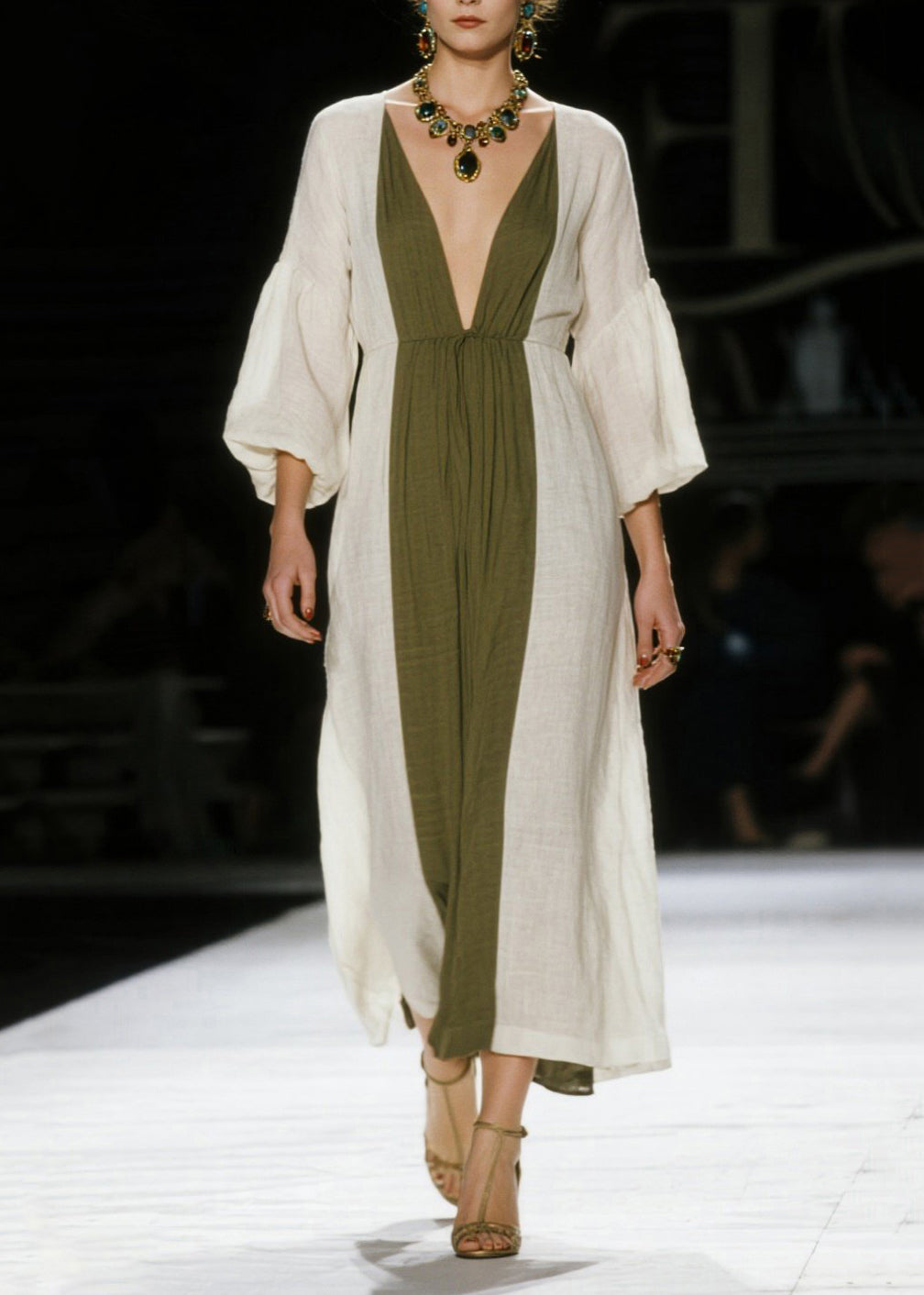 Well Tailored Dress with a Graceful Silhouette