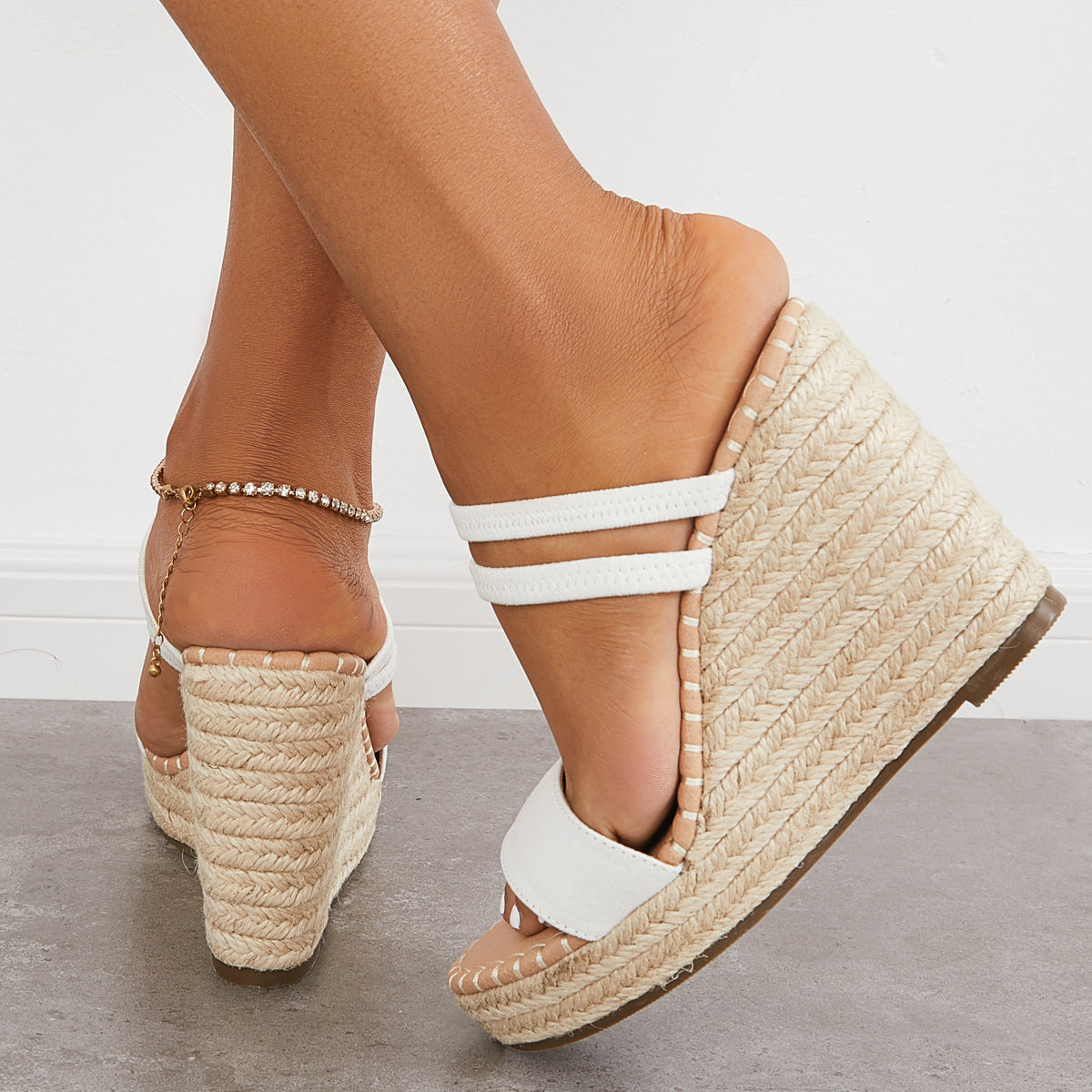 Graceful Orthopedic Sandals for Modern Look