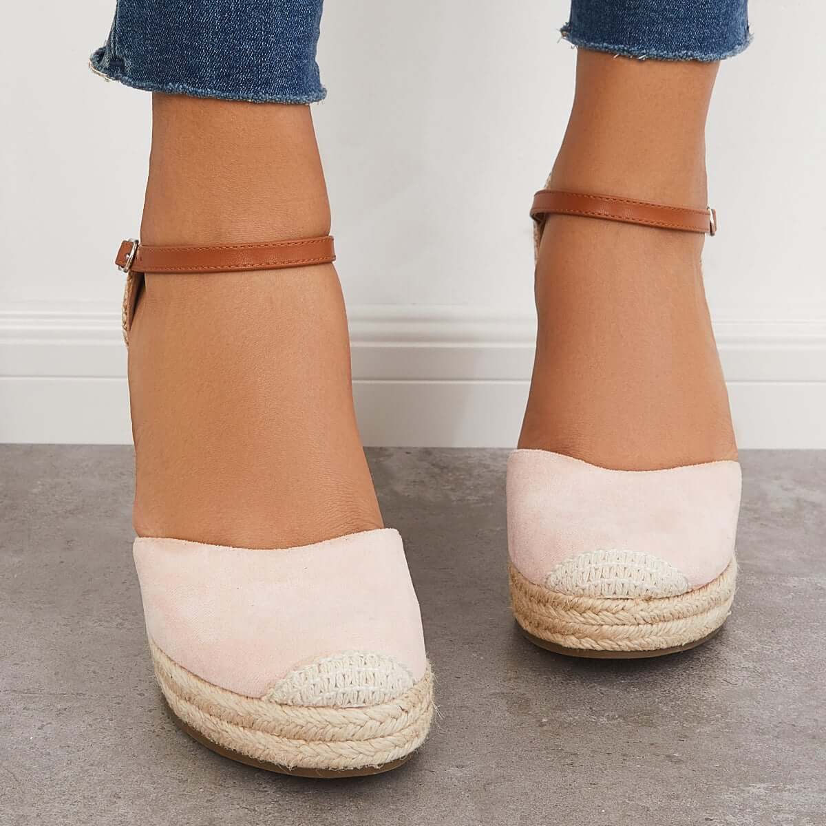 Chic Orthopedic Sandals with Unique Design