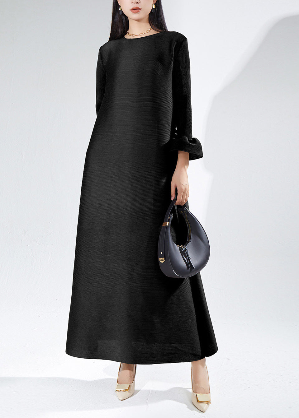 Beautifully Finished Dress in a Timeless Design
