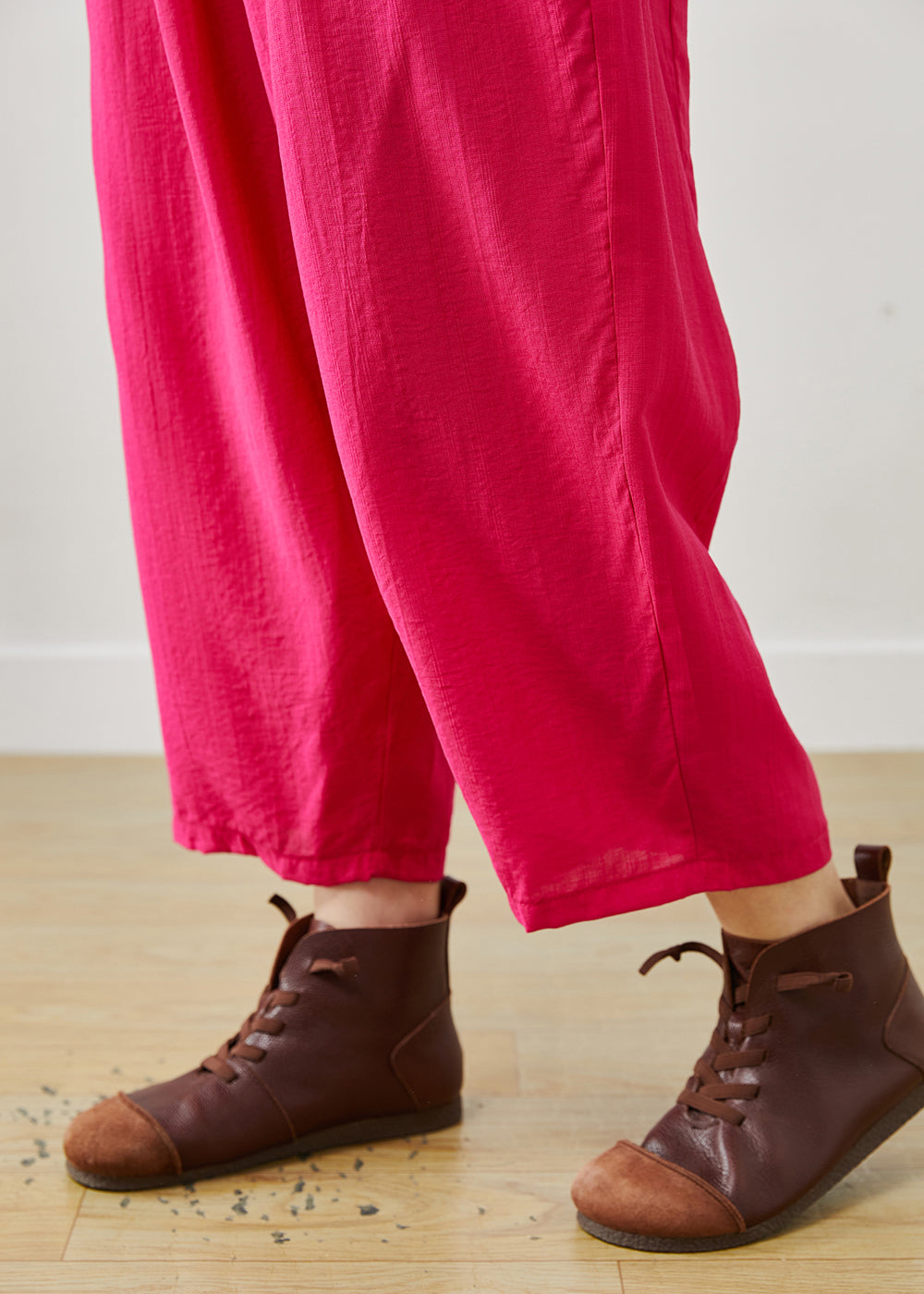 Effortlessly Elegant Pants with a Timeless Design