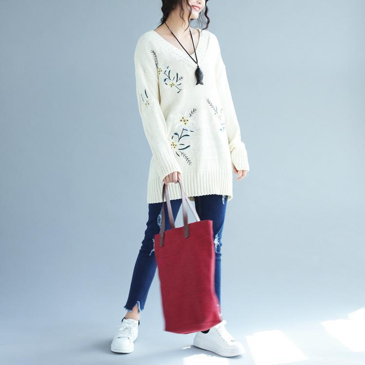 Effortlessly Elegant Sweater with a Timeless Design