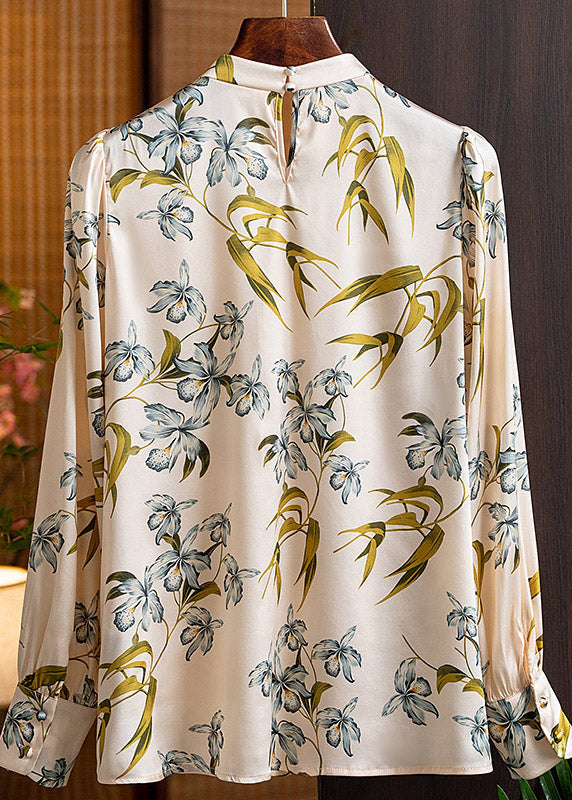 Well Tailored Top with a Graceful Silhouette