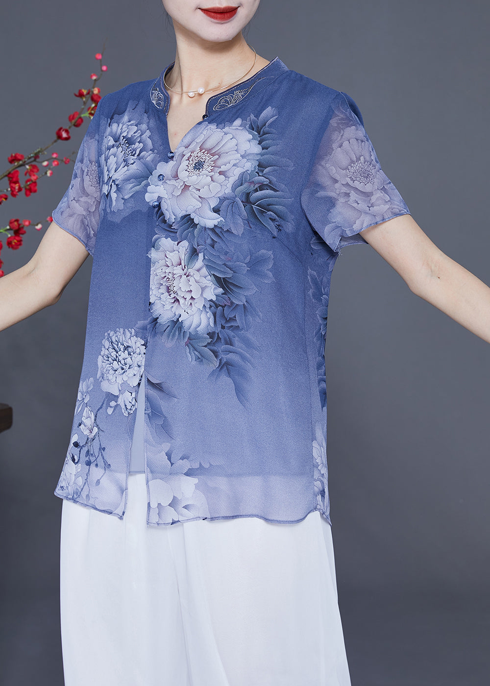 Well Tailored Blouse with a Graceful Silhouette