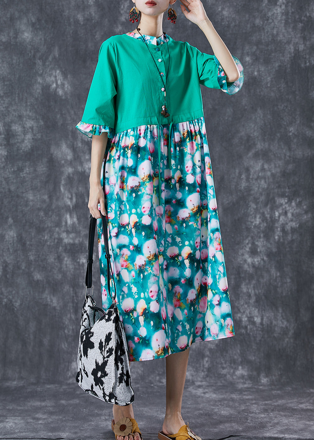 Beautifully Finished Dress in a Timeless Design